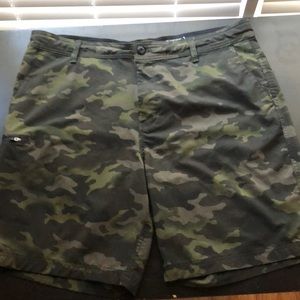 Camo shorts with zipper pocket (men)